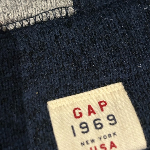 GAP Boys zip up sweater/jacket. - Picture 5 of 13